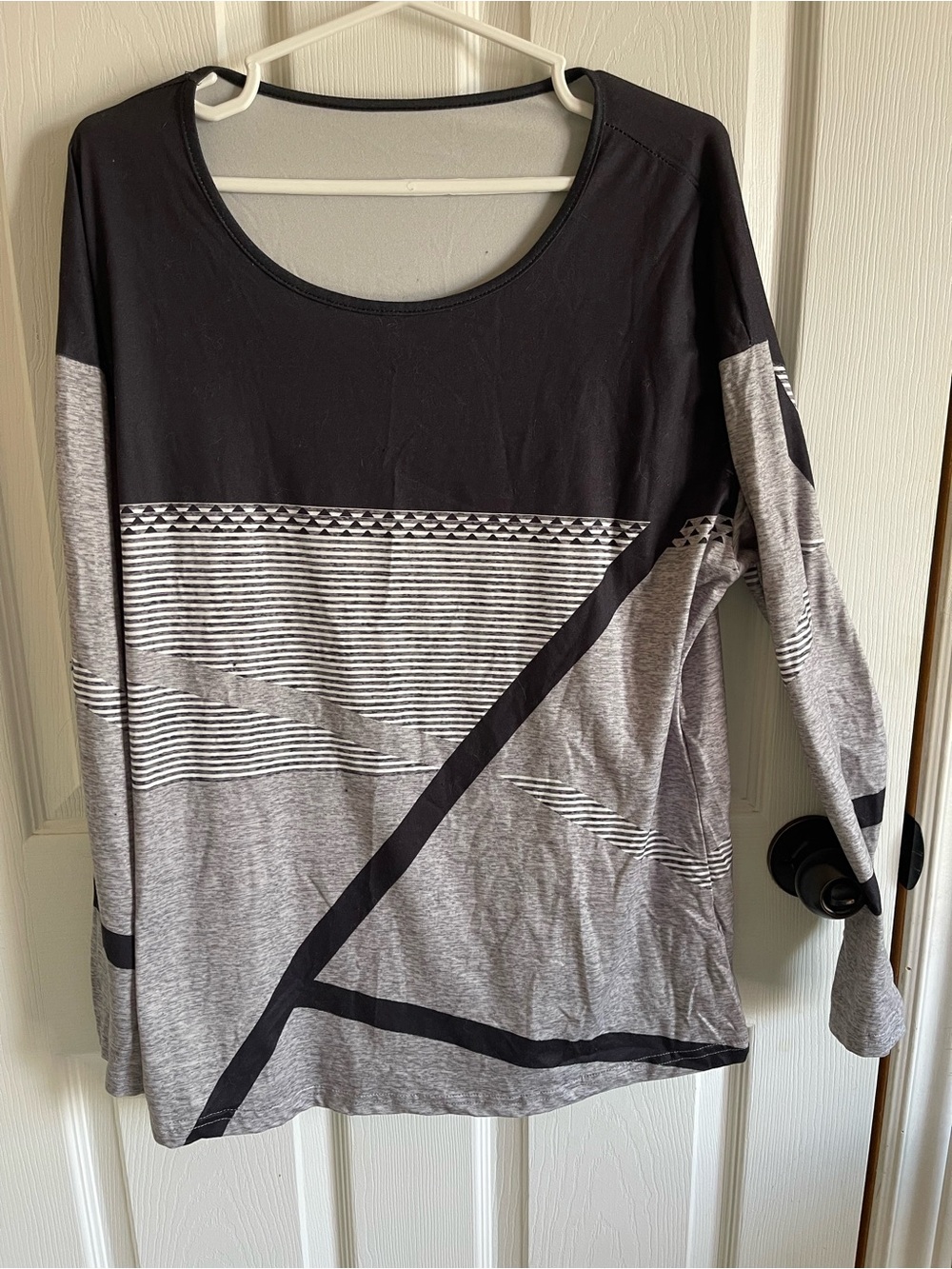 NWOT- Women's Black & Gray Long-Sleeve Geometric Top